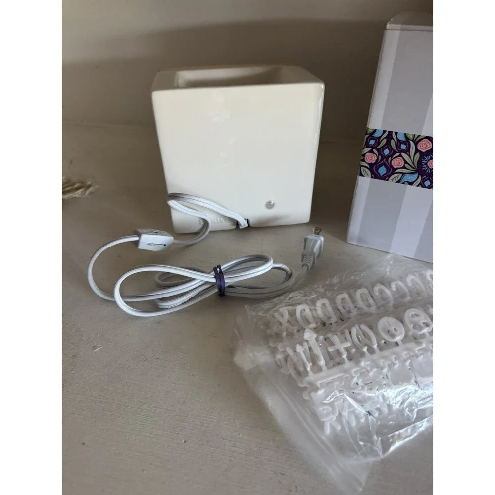 Scentsy Wax Warmer Letterboard / Message Board with Letters and Box